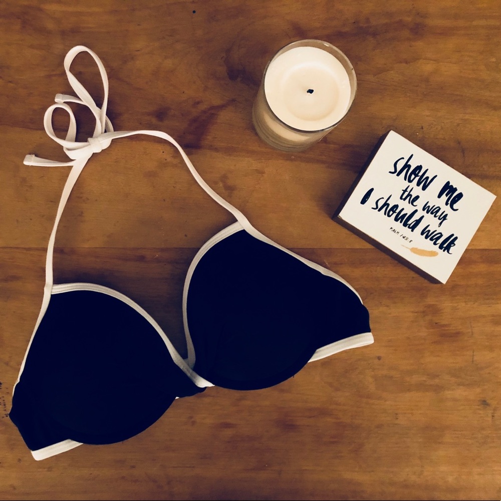 Large push up bikini top, never been worn.